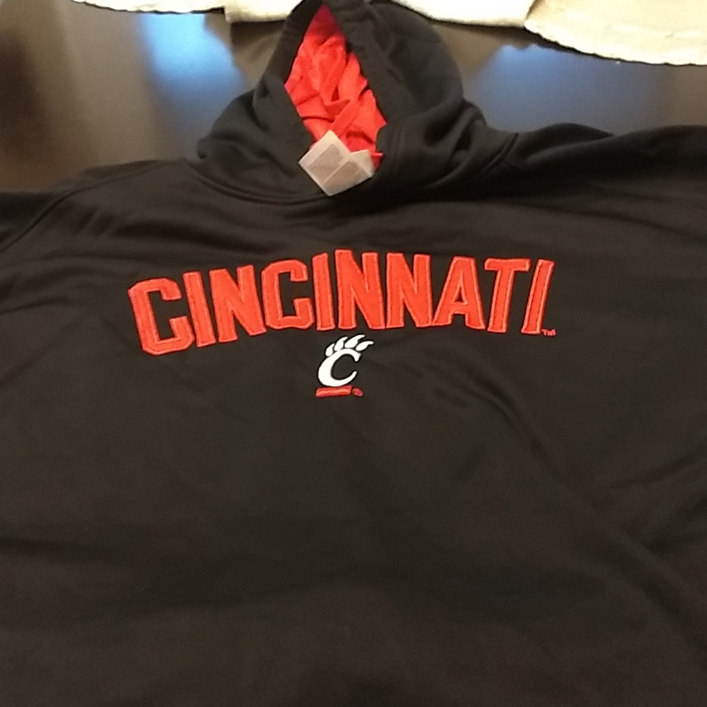 Men's University of Cincinnati pullover sweatshirt